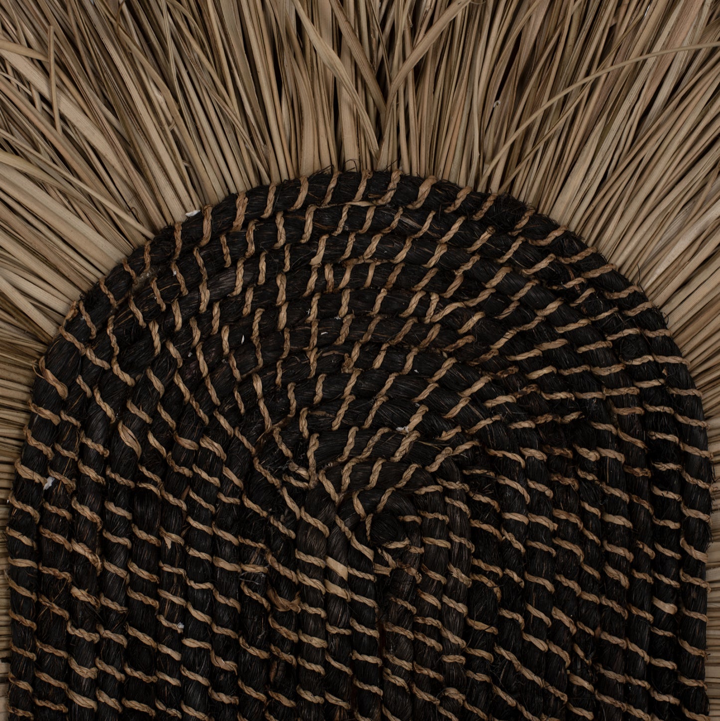 WALL DECOR OVAL MADE OF GRASS AND ABACA FIBERS IN NATURAL COLOR 60x5x90Hcm.HM7795