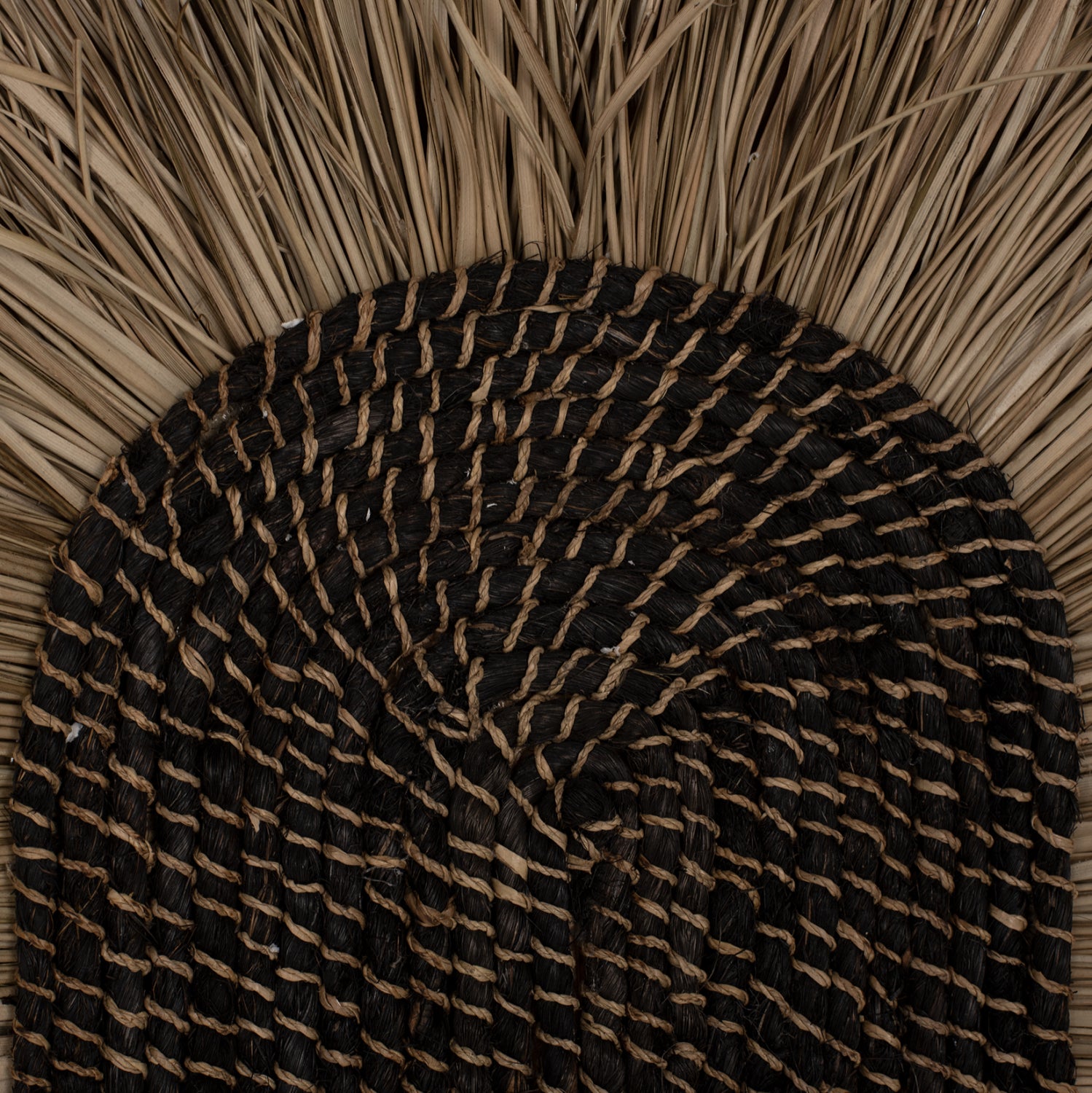 WALL DECOR OVAL MADE OF GRASS AND ABACA FIBERS IN NATURAL COLOR 60x5x90Hcm.HM7795