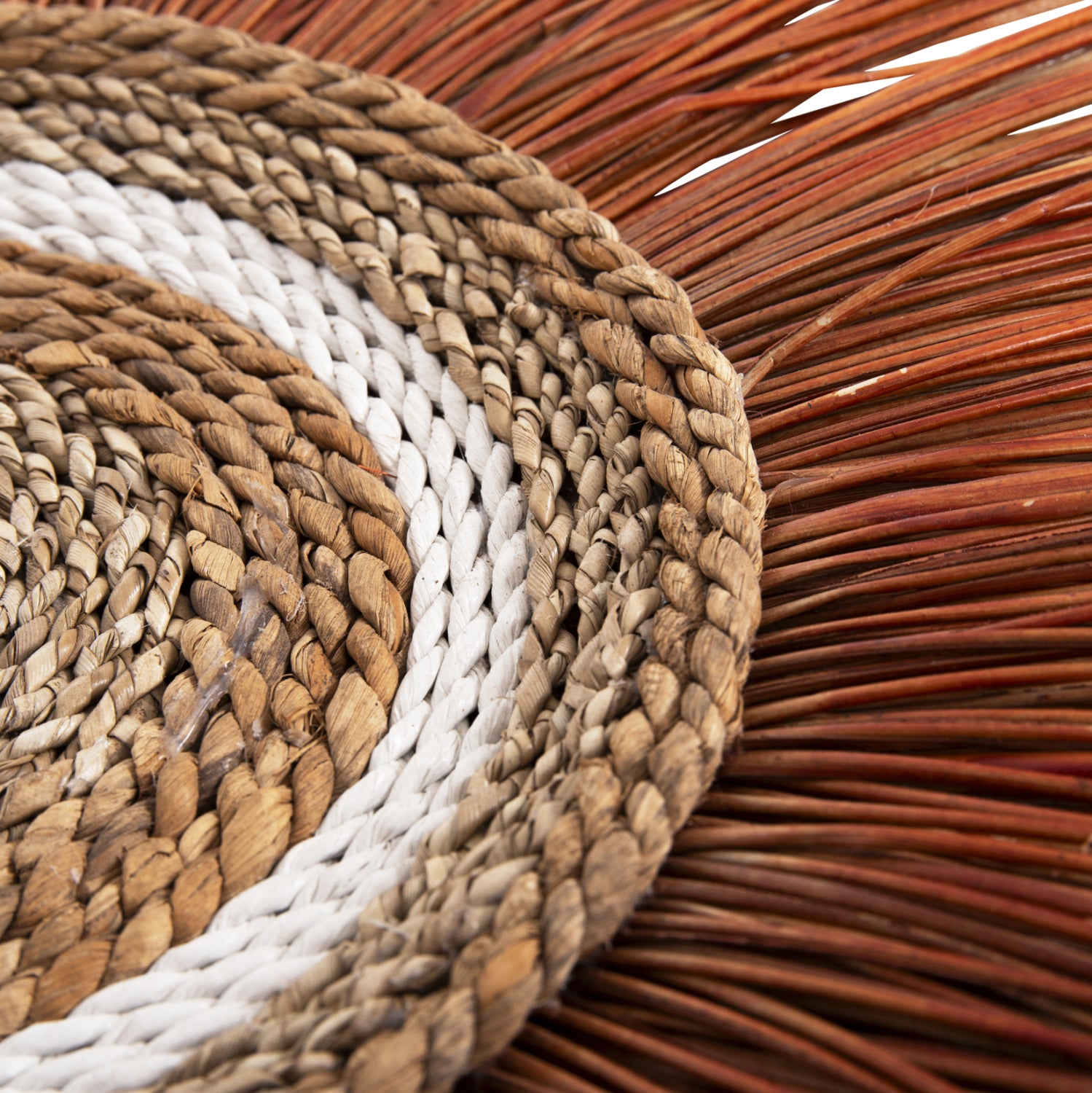 WALL DECOR ROUND MADE OF GRASS AND BANANA BARK FIBERS 55x3x55Hcm.HM7792